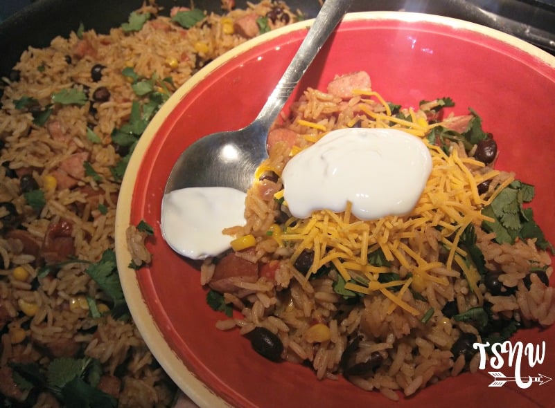 This super easy jambalaya recipe comes together in about half an hour. It's absolutely delicious and goes a long way! Large Family Recipes | Frugal Meals | Cheap Meals | Semi-homemade Meals